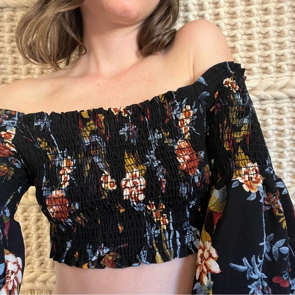 FASHION NOVA XS Cropped Floral with Flowy Sleeves - Picture 7 of 7